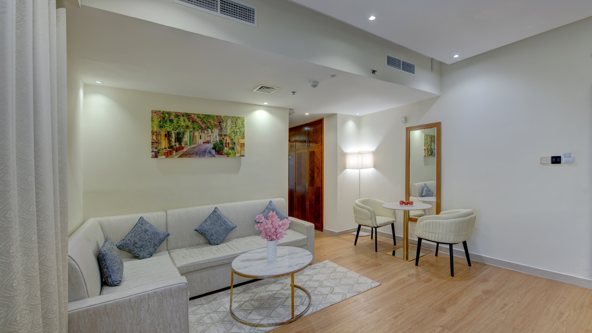 Suite Living Room (Custom)